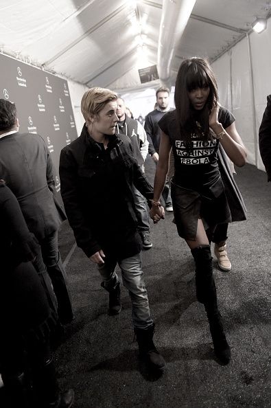Justin Bieber et Naomi Campbell à son Fashion for Charity défilé de mode.
