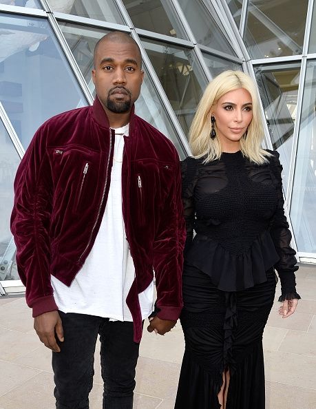 Kanye West et Kim Kardashian à la Louis Vuitton Défilé de mode lors de la Fashion Week parisienne Womenswear automne / hiver 2015/2016.