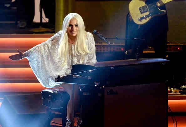 Lady Gaga sur scène lors de Stevie Wonder: Songs In The Key Of Life.