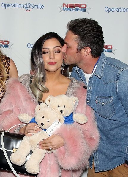 Lady Gaga et Taylor Kinney à la 4e édition du Celebrity Ski & Smile Défi dîner VIP de l'Opération Smile. Lady Gaga et Taylor Kinney à la 4e édition du Celebrity Ski & Smile Défi dîner VIP de l'Opération Smile.