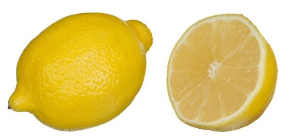 Bénéfices de l'eau de citron: donne de calcium, de potassium, de vitamine C et de pectine fibres