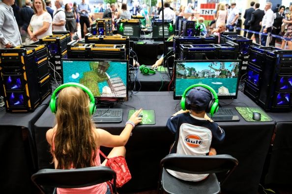 Joueurs Minecraft à Ascot Dubai Duty Coupe Shergar gratuit et concert. Joueurs Minecraft à Ascot Dubai Duty Coupe Shergar gratuit et concert.