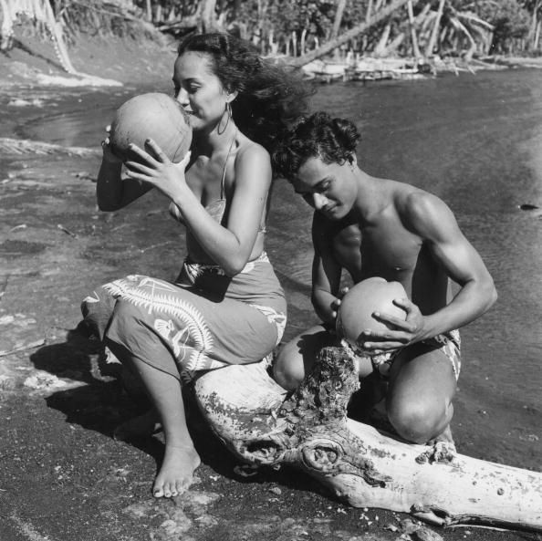 Boire l'eau de coco Boire l'eau de coco