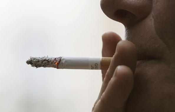 Fumer tue un jeune sur trois hommes chinois à moins que plusieurs d'entre eux à cesser de fumer.