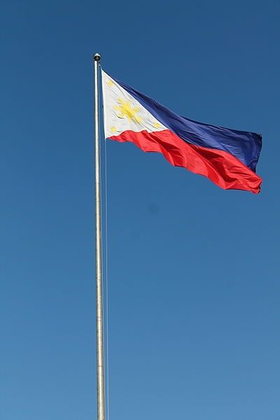 Le drapeau des Philippines tel qu'il apparaît dans Imus, Cavite