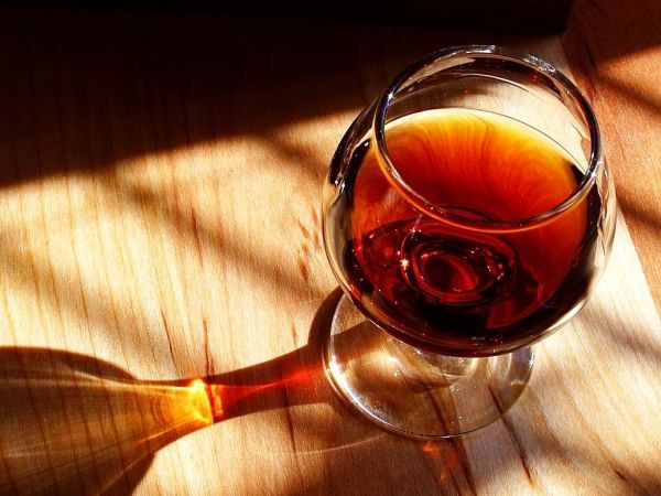 Vin rouge peut à la fois Arrestation et augmenter votre risque de cancer