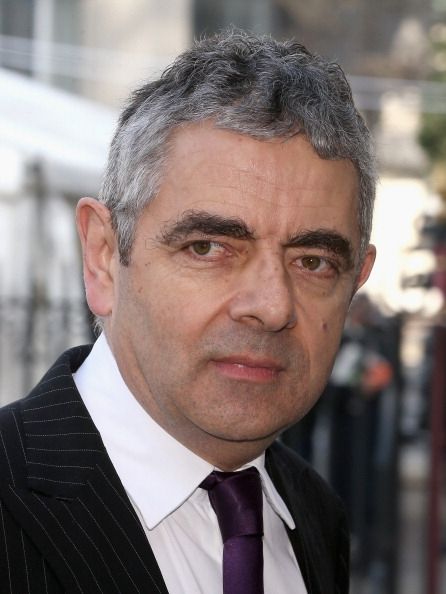 Rowan Atkinson à un service commémoratif pour Sir David Frost à l'abbaye de Westminster.