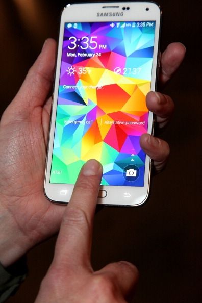 Sony Xperia Z2 vs Galaxy S5 vs HTC One M8 Sony Xperia Z2 vs Galaxy S5 vs HTC One M8