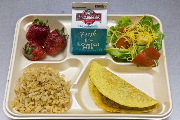 Une étude suggère qu'il ya plus de nutrition à l'école que des paniers-repas