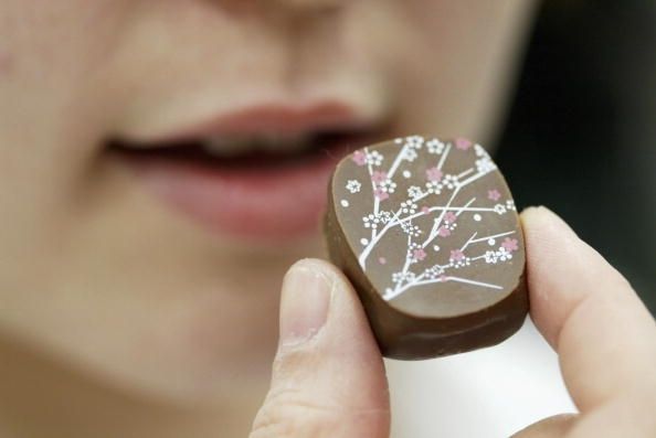 Les consommateurs japonais profiter des avantages de la santé de chocolat noir