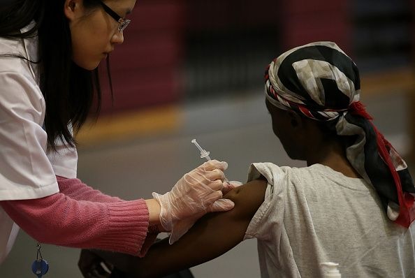 Oakland résidents recevoir gratuitement des vaccins contre la grippe à l'église locale