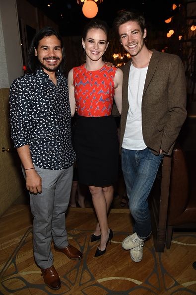 Carlos Valdes, Daniella Panabaker, et Grant Gustin à 2015 Upfront partie de The CW.