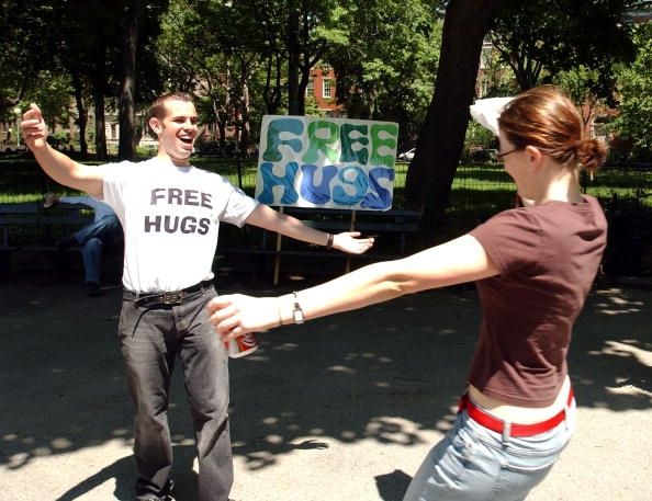 MAN propose Free Hugs offerts dans New York City