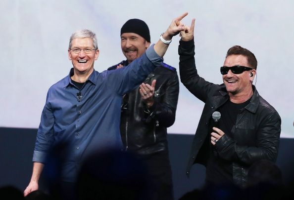 Tim Cook, U2 lors du dévoilement de l'iPhone 6