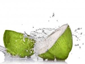 Top 10 utilisations et les avantages pour la santé de l'eau de noix de coco