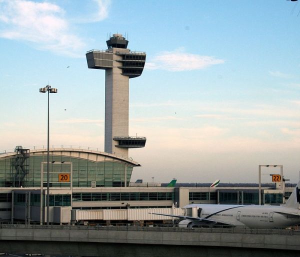 Tour et le terminal à l'aéroport international John F. Kennedy, à New York.