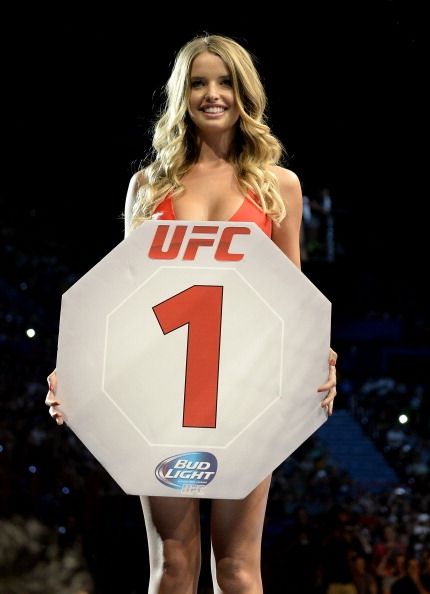 UFC Fight Night fille ronde. UFC Fight Night fille ronde.
