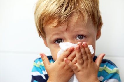 Près de 100 enfants dans 10 états ont été hospitalisées en raison de symptômes d'un virus respiratoire non identifiée qui imite le rhume.