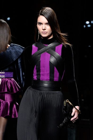 Kendall Jenner à la Balmain Défilé de mode pendant la Fashion Week parisienne Womenswear automne / hiver 2015/2016. Kendall Jenner à la Balmain Défilé de mode pendant la Fashion Week parisienne Womenswear automne / hiver 2015/2016.