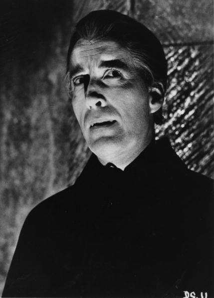 La fin de l'acteur Christopher Lee a joué un vampire dans les films plusieurs fois, mais il ya des gens qui ont eux-mêmes comme des vampires. La fin de l'acteur Christopher Lee a joué un vampire dans les films plusieurs fois, mais il ya des gens qui ont eux-mêmes comme des vampires.