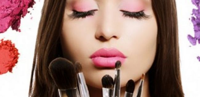 Qu'est-ce que votre rouge à lèvres ombre révèle sur votre personnalité? 8 choses