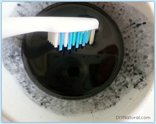 Comment Naturellement pour blanchir les dents à la maison 1