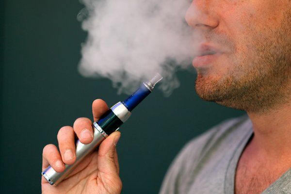 Qui appelle à l'interdiction des e-cigarettes