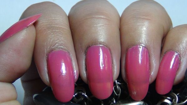 main ongles peints art deux