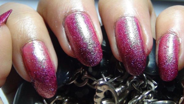 main ongles peints art en trois