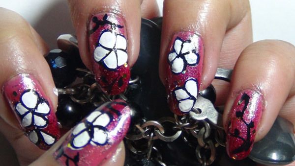 main ongles peints art de cinq