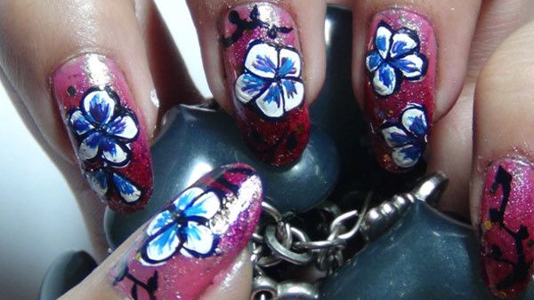 main nail art peinte huit