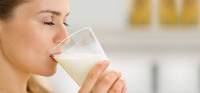 10 avantages étonnants santé de boire du lait chaud