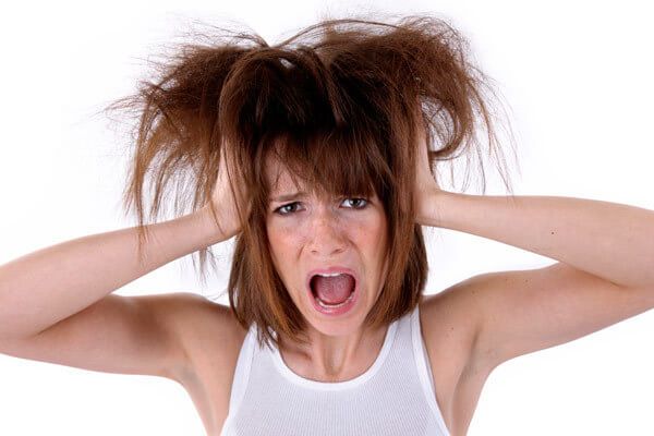 causes de boutons chez les adolescents