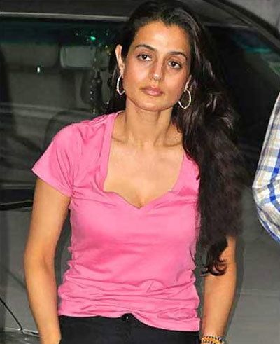 Amisha Patel regarder