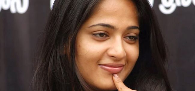 10 Photos: Anushka Shetty sans maquillage