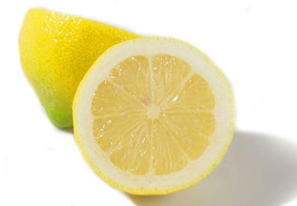 Le jus de citron pour réduire les soins du visage