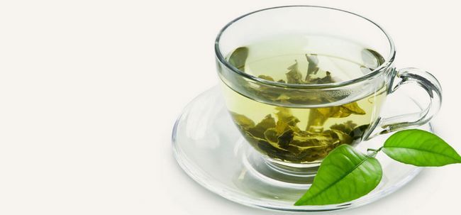 10 façons simples dans lesquels le thé vert peut aider à réduire l'acné