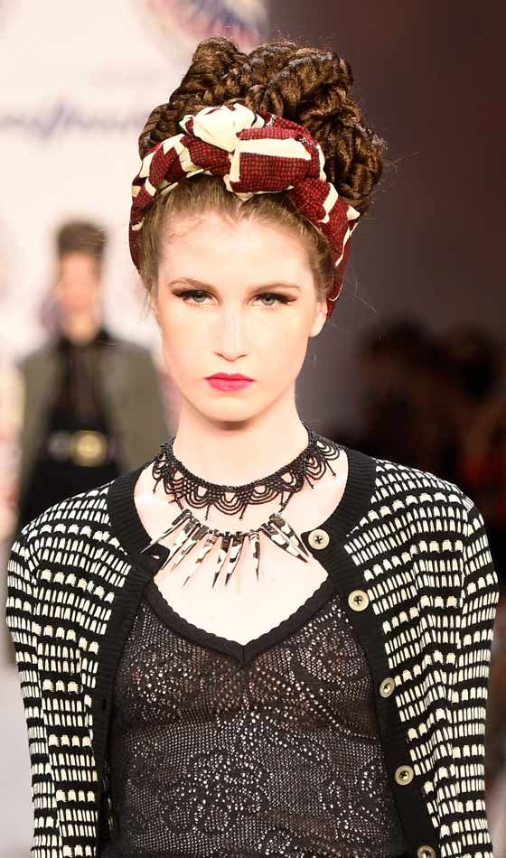 Tressée Updo-avec-un-Bandana