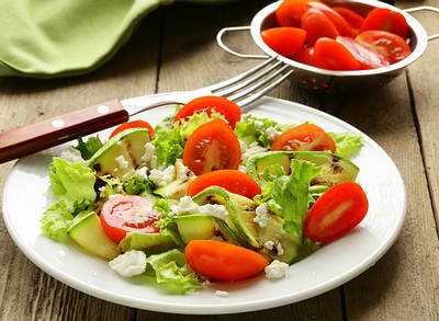 Salade-courgettes-avec-tomates-et-crème-fromage-alimentation