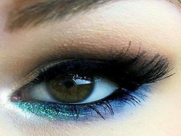 blue glitter maquillage des yeux
