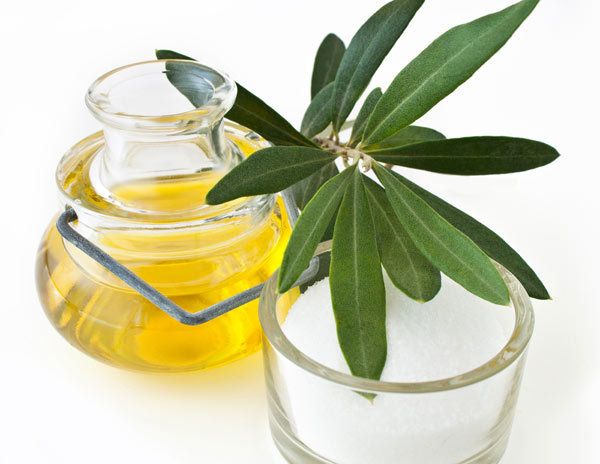 mélange granuleux d'huile d'olive et le sucre