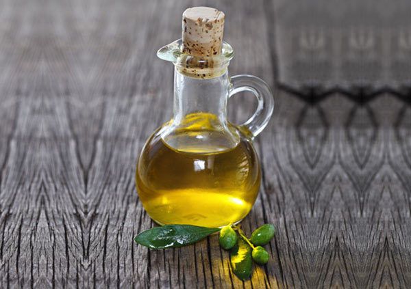 l'huile d'olive de massage à l'huile