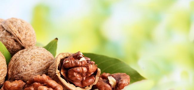 17 avantages étonnants de noix pour la peau, des cheveux et santé