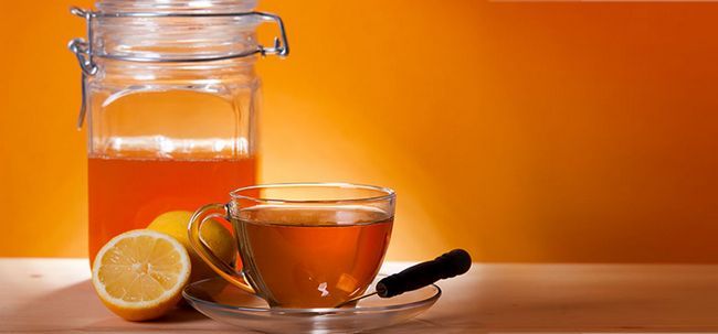 4 façons simples à utiliser le miel et l'eau chaude pendant la perte de poids
