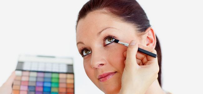 5 façons efficaces d'utiliser l'eau pour le maquillage