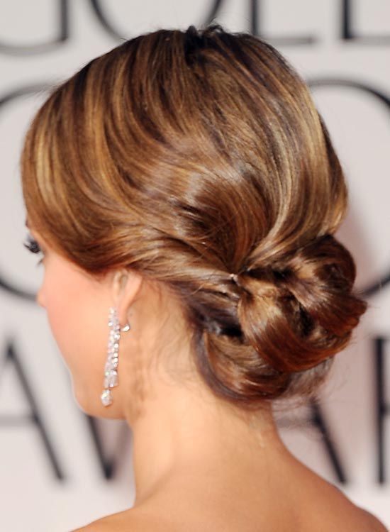 Détendu-Basse-Folded-et-Épinglé-Updo