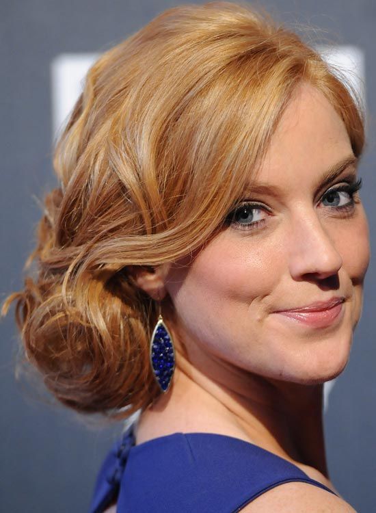 Low-Side-Updo-à-Long-Wavy-Side-Sweep