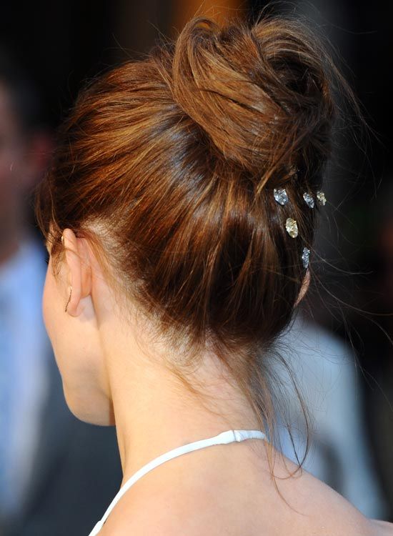 Casual-Haute-Plié-Updo-avec-Crystal-Pins