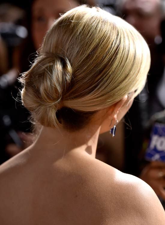 Basse-Folded-Updo-sur-Golden-Blonde-cheveux