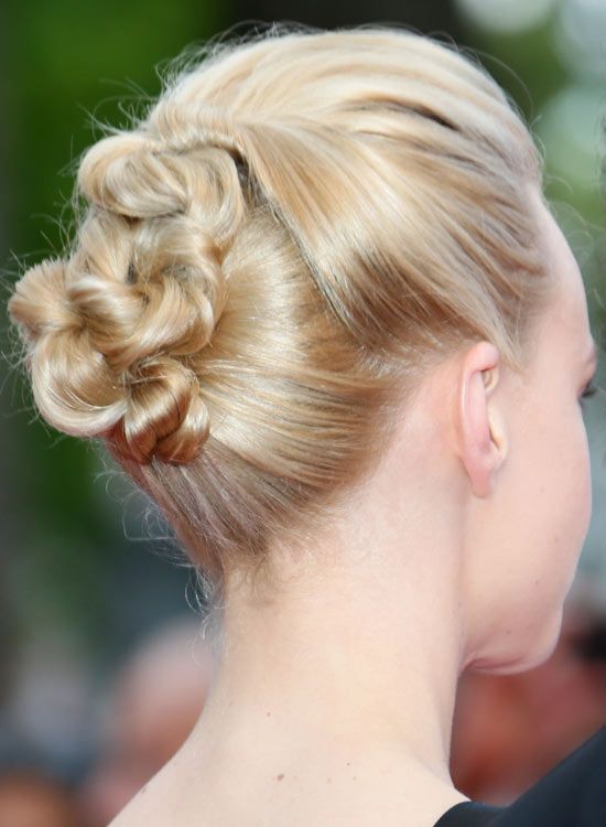 Smart-Twisted-Updo-avec-volumisé-Haut